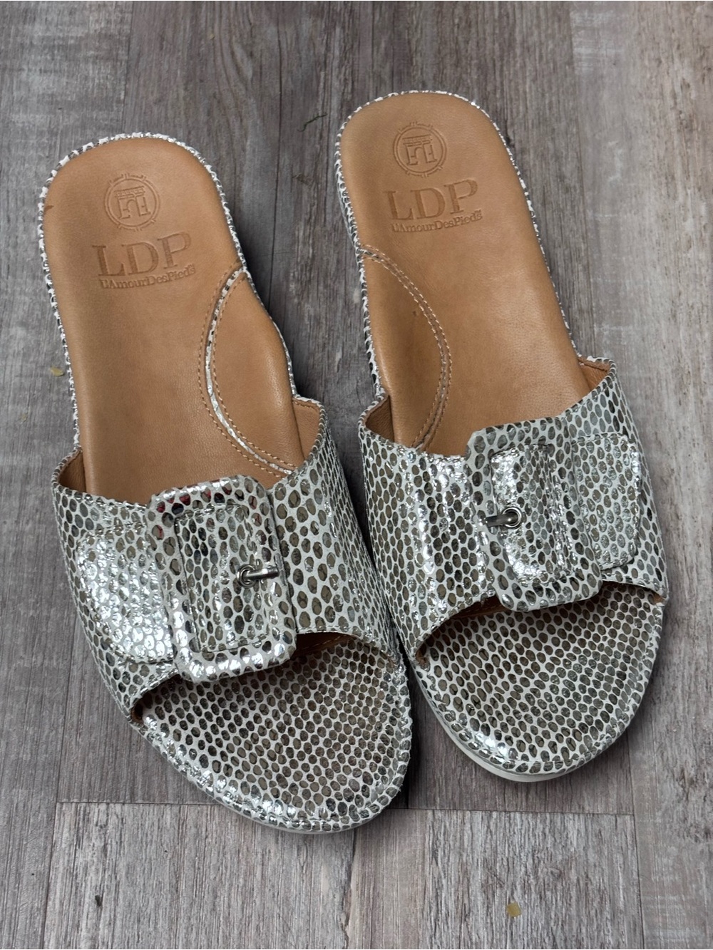 Lamour Des Pieds Callye Silver Metallic Buckle Top Slide Sandals